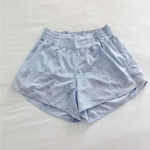 Lululemon hotty hot High rise lined shorts 4” size 6